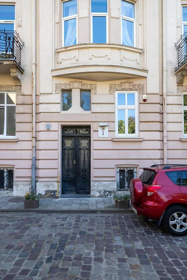 2 Bedroom Apartment Tykha Street City Center With Parking Place Лвив Екстериор снимка