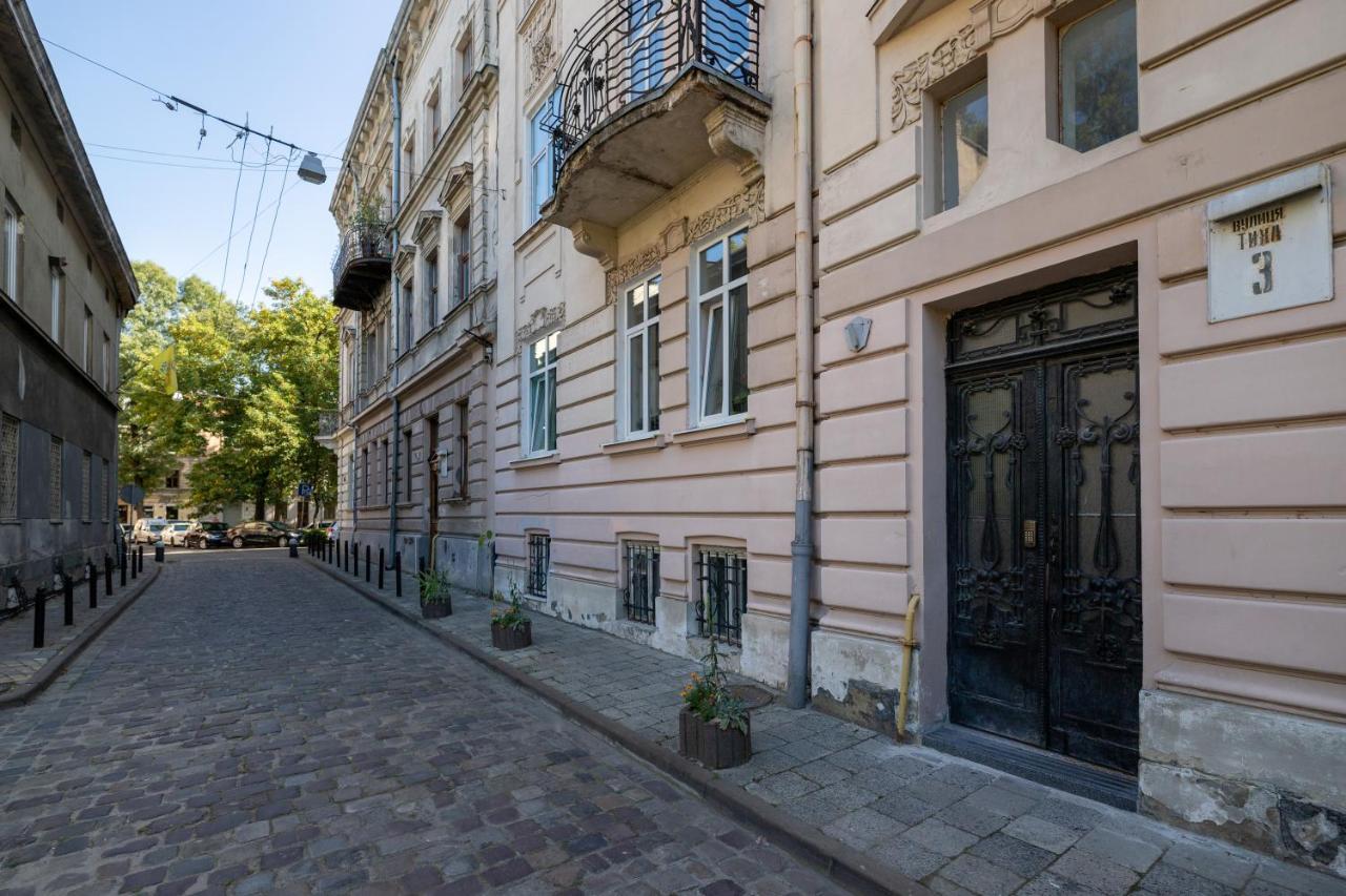 2 Bedroom Apartment Tykha Street City Center With Parking Place Лвив Екстериор снимка