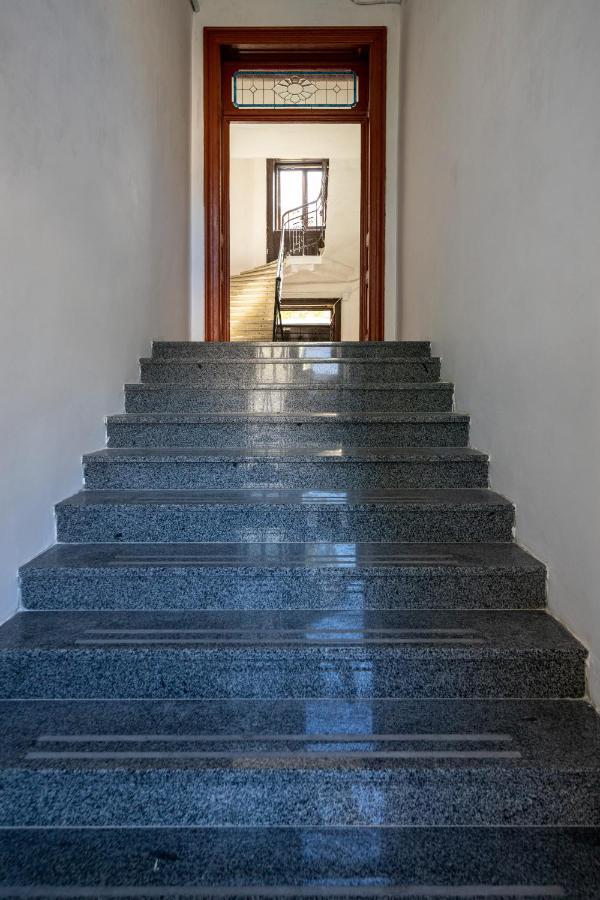 2 Bedroom Apartment Tykha Street City Center With Parking Place Лвив Екстериор снимка