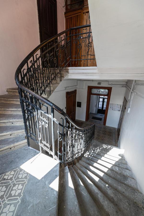 2 Bedroom Apartment Tykha Street City Center With Parking Place Лвив Екстериор снимка