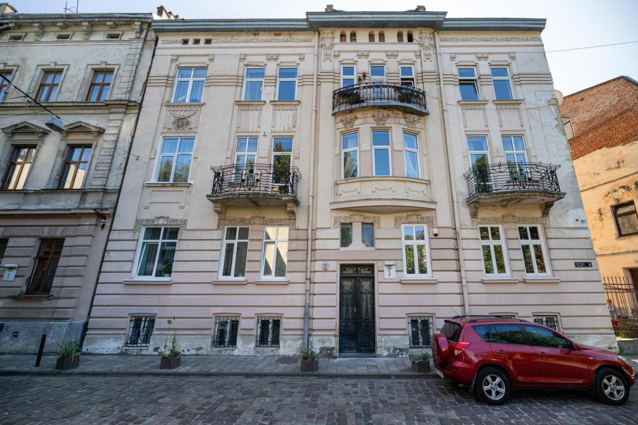 2 Bedroom Apartment Tykha Street City Center With Parking Place Лвив Екстериор снимка
