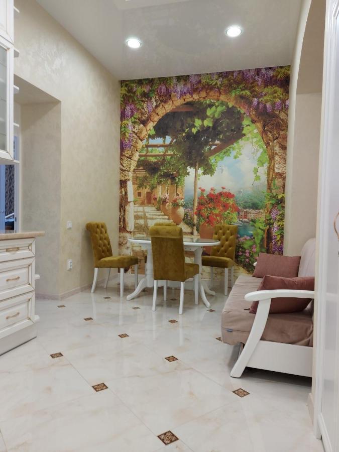 2 Bedroom Apartment Tykha Street City Center With Parking Place Лвив Екстериор снимка